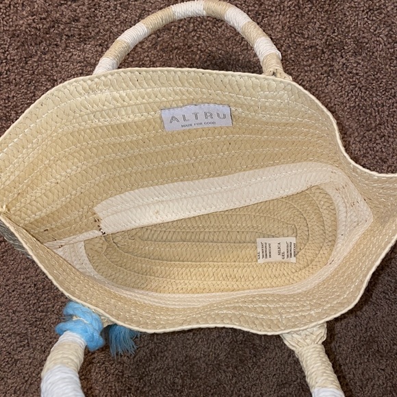 Altru Tote - Picture 7 of 8